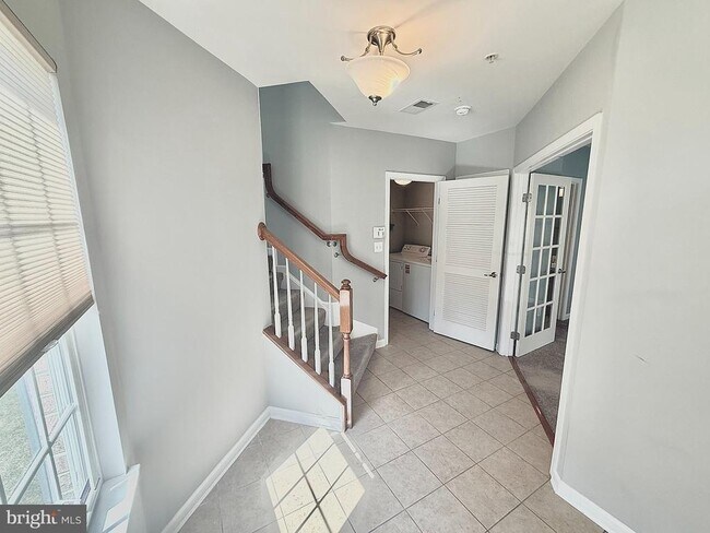 Building Photo - 9407 ASTON Vlg
