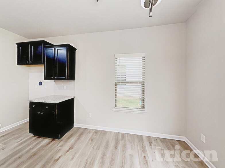 Building Photo - 139 Spring Knoll Dr