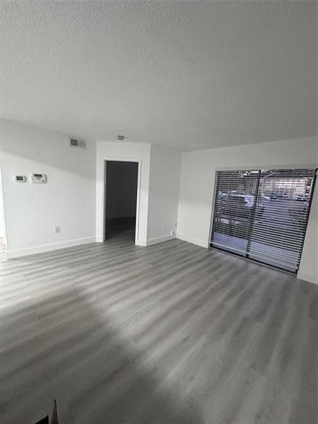 Building Photo - 450 Palm Cir W