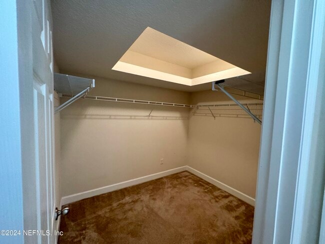 Building Photo - 289 Spring Park Ave