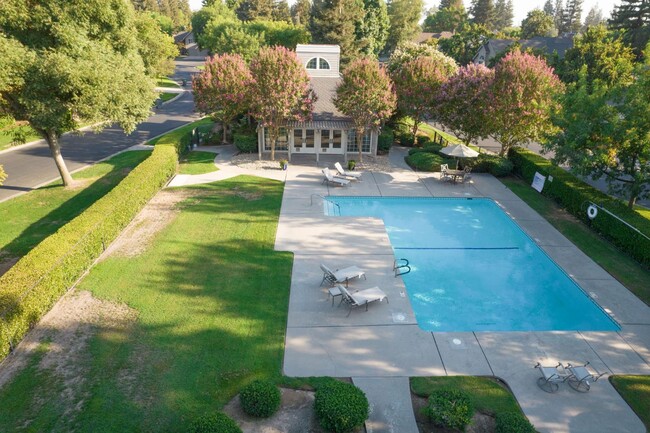 Building Photo - 2727 W Bluff Ave