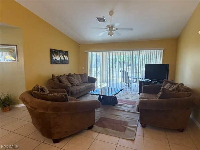 Building Photo - 3732 NE 12th Pl