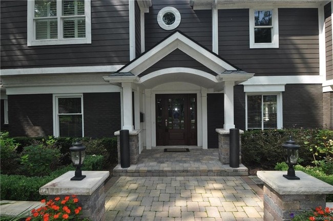 Building Photo - 1019 Chesterfield Ave
