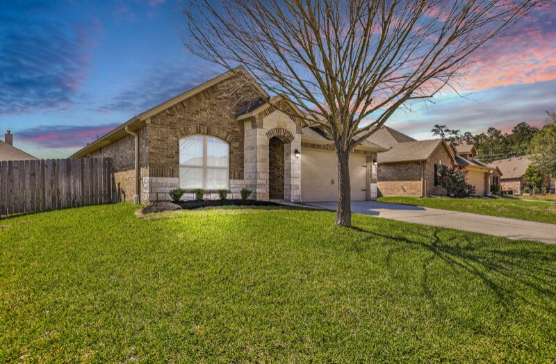 Primary Photo - 18115 Van Berkel Ln