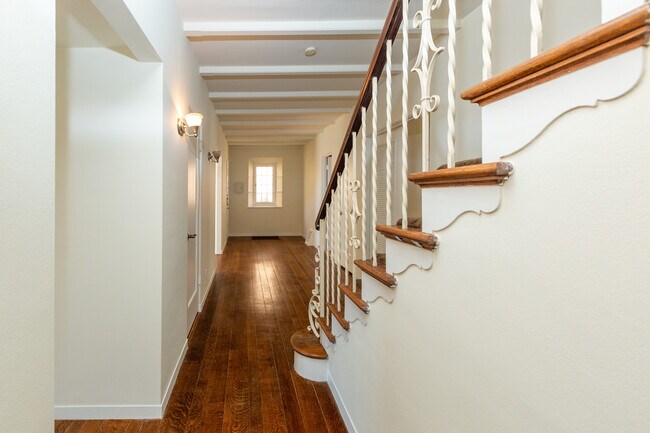 Building Photo - 1030 Ulloa St