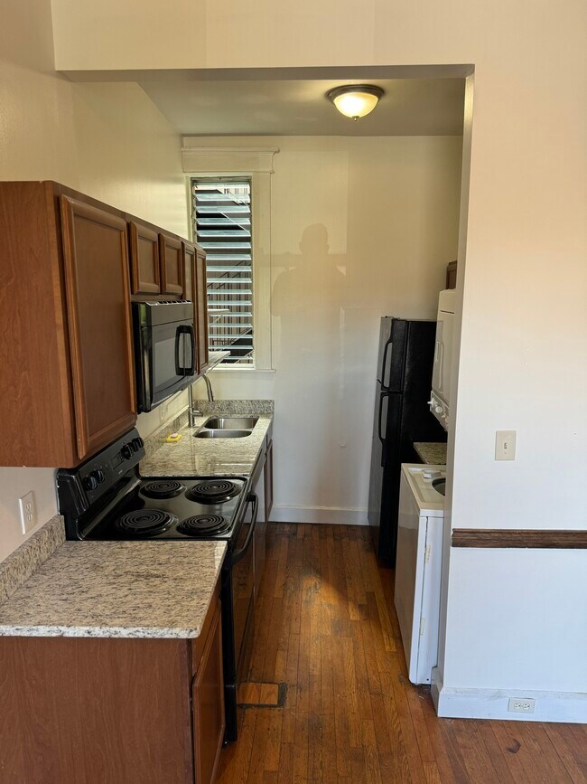 Building Photo - 209 W Fifth Ave