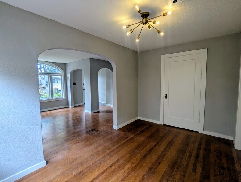 Dining Room - 2727 T St
