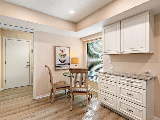 Building Photo - 6094 Wilshire Blvd