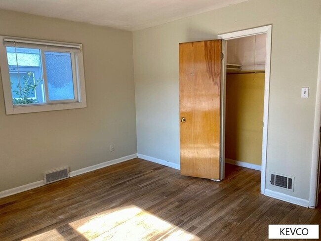 Building Photo - Sizable House on Remington!