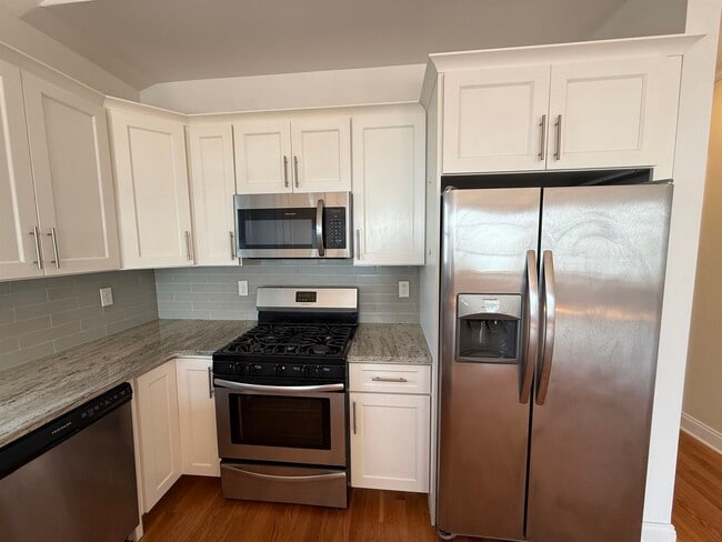 Building Photo - 398 Cator Ave