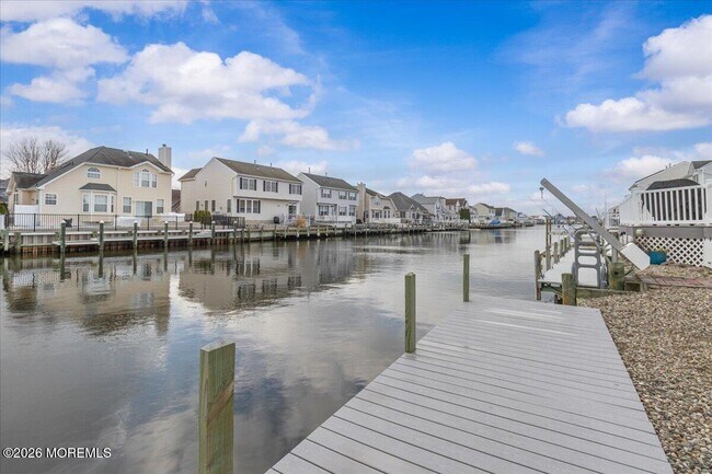 Building Photo - 297 Bayview Ave