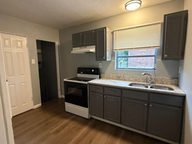 Building Photo - Move in Ready