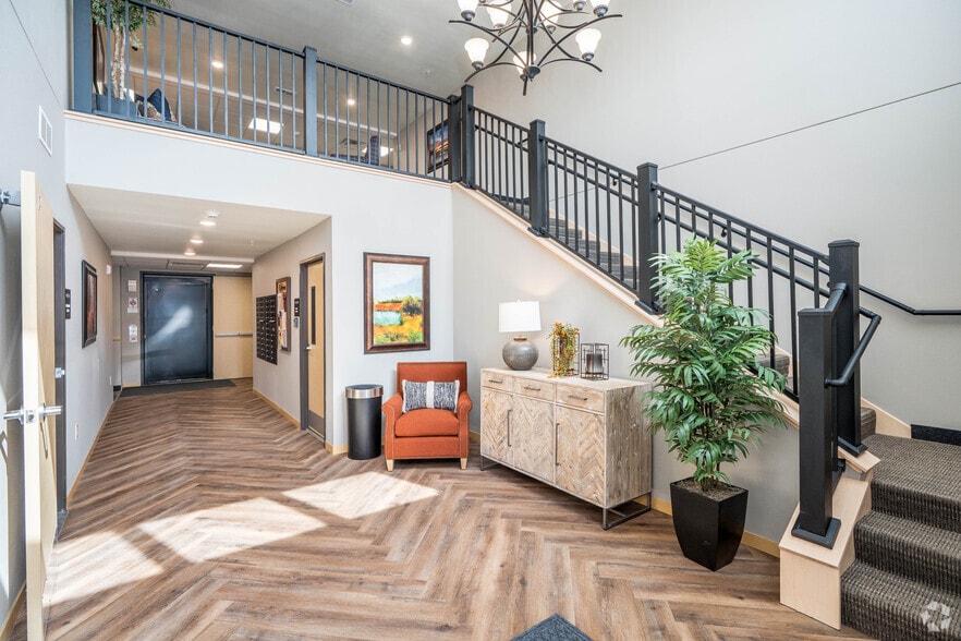 Building Entry - Hickory Grove