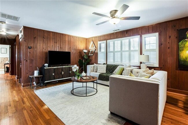 Building Photo - 4061 Lower Roswell Rd