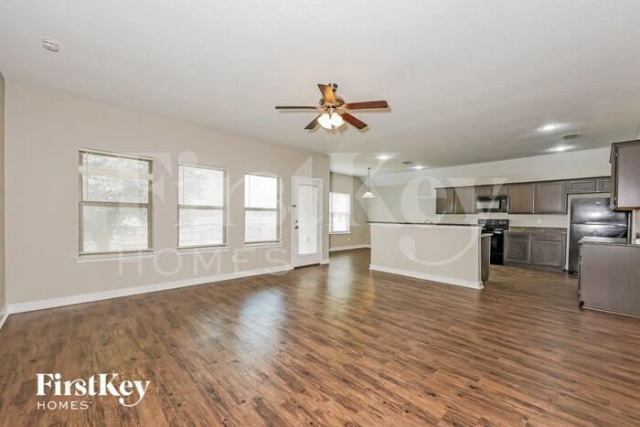 Building Photo - 708 Woodcrest Dr