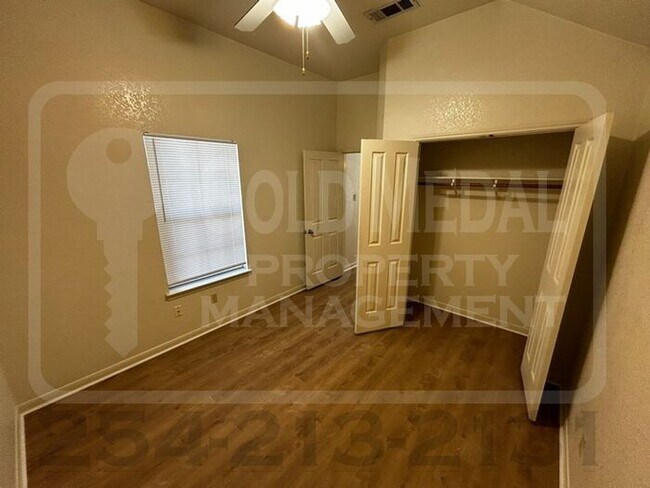 Building Photo - 1805 Diana Ln