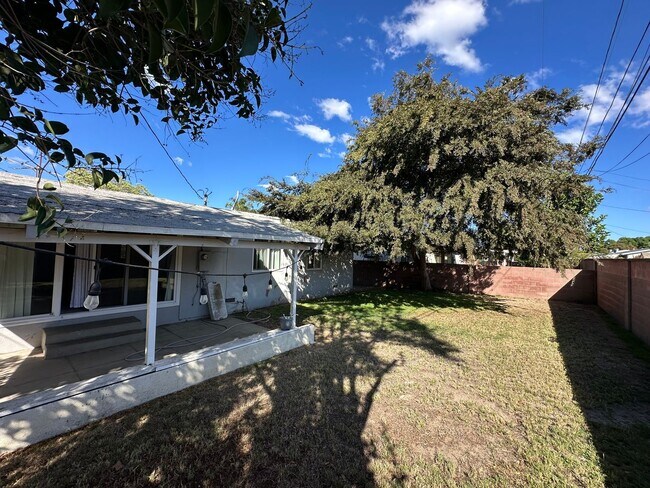 Building Photo - Adorable 3 Bed 2 Bath Fullerton Home Avail...