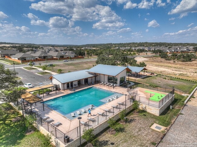 Building Photo - 1609 Ranch House