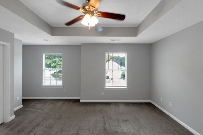Building Photo - 4 Bedroom 3 bath Gorgeous Home