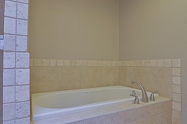 Building Photo - 3 Whispering Vine Ct