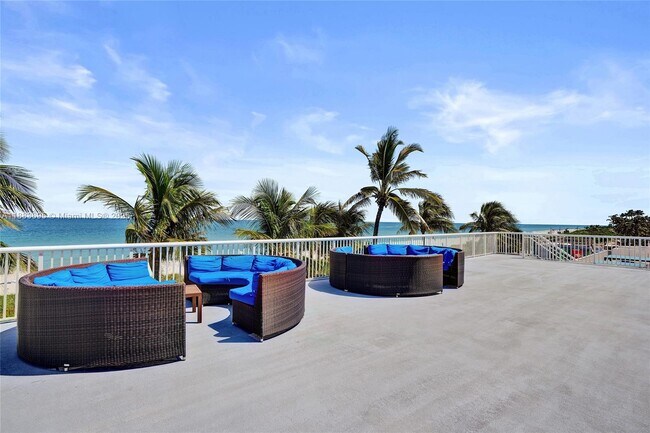 Building Photo - 5401 Collins Ave