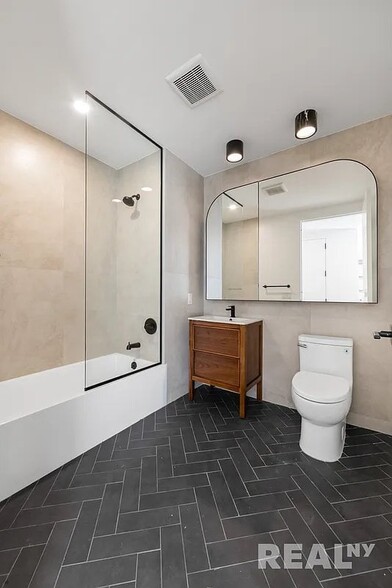 Building Photo - 953 Dean St