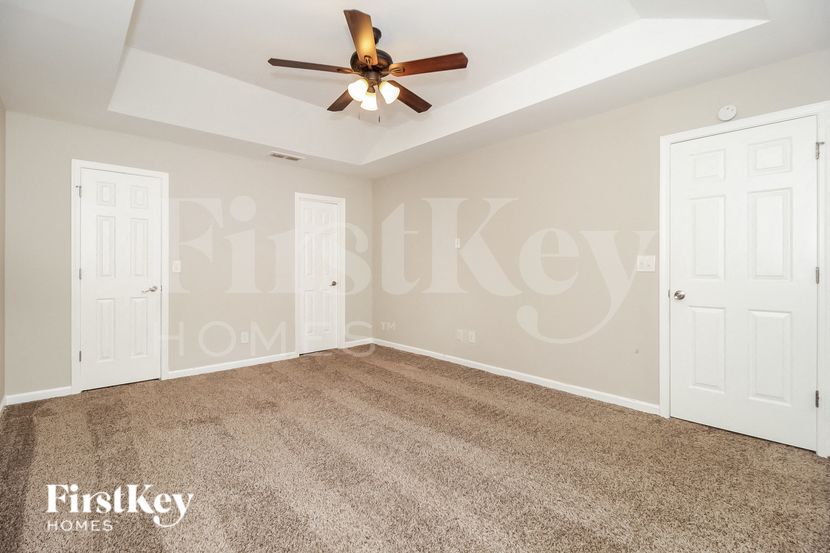 Building Photo - 1985 Castle Royale Dr