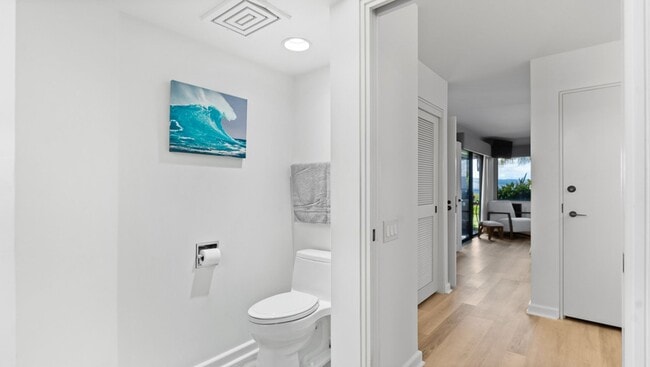 Building Photo - Renovated Two Bedroom/Two Bathroom at The Masters!