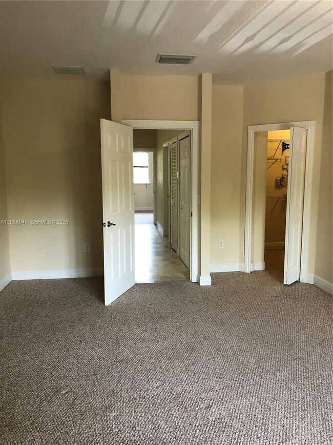 Building Photo - 3227 Gifford Ln