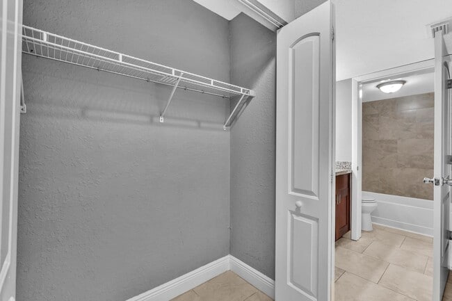 Building Photo - 2890 N Oakland Forest Dr