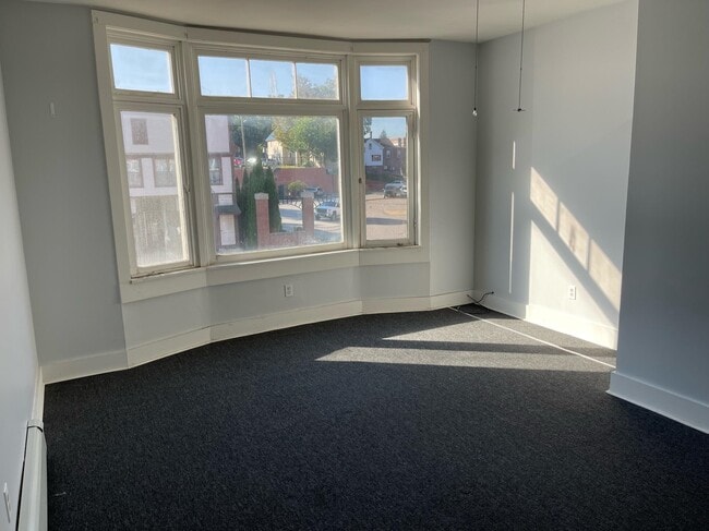 Building Photo - 408 Central St