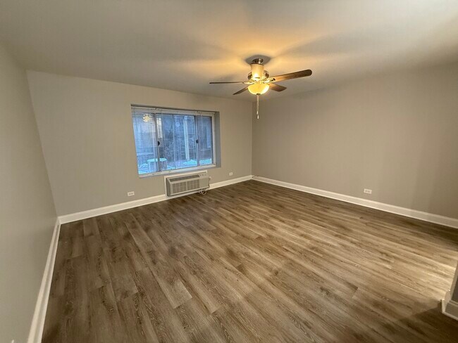 Building Photo - 744 W Gordon Terrace