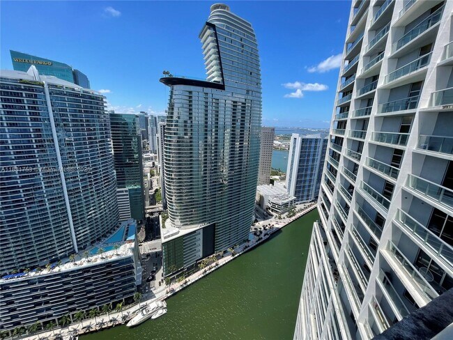 Building Photo - 475 Brickell Ave