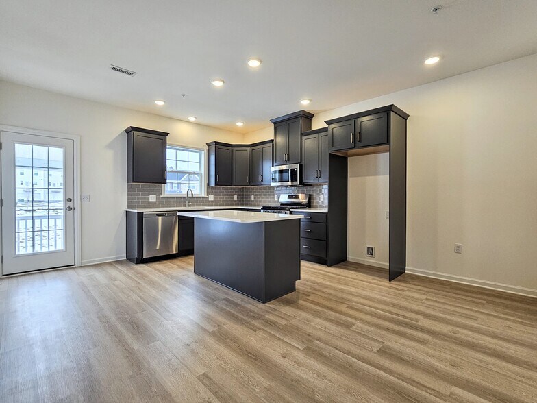 Building Photo - 2457 Spring Water Cir