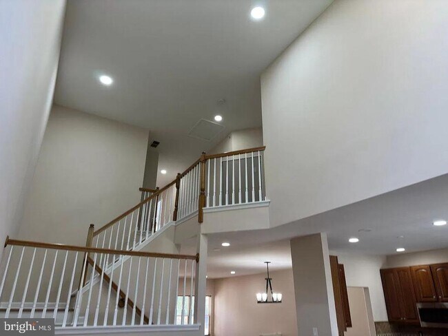 Building Photo - 4624 Old Oak Rd