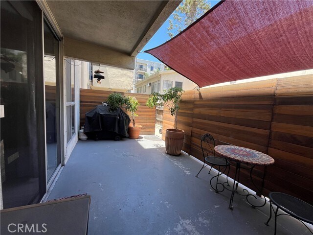 Building Photo - 320 S Gramercy Pl