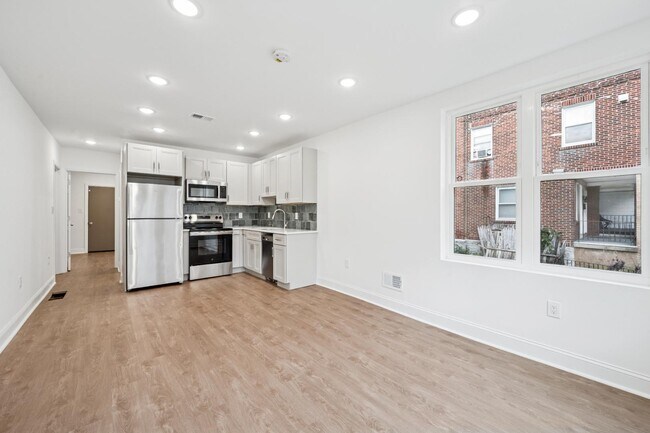 Building Photo - 2534 S 61st St