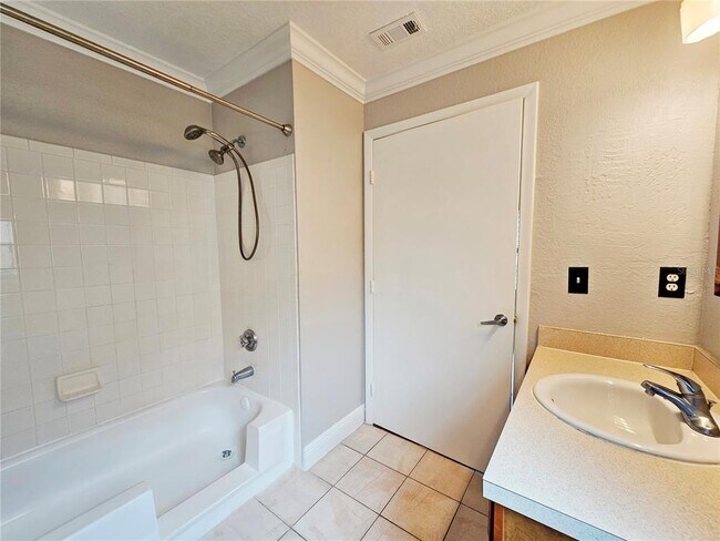 Building Photo - 7838 Sugar Bend Dr