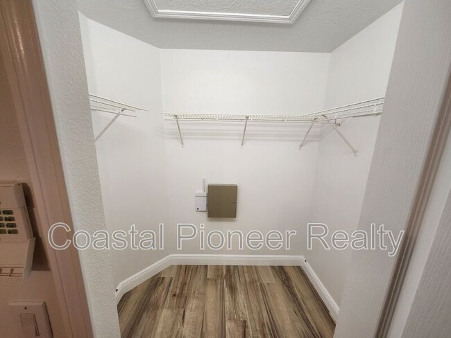 Building Photo - 11404 Holmbridge Ln