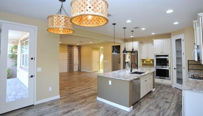 Building Photo - Stunning Executive Home (former model) in ...