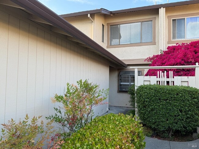 Primary Photo - 1121 Grove Cir