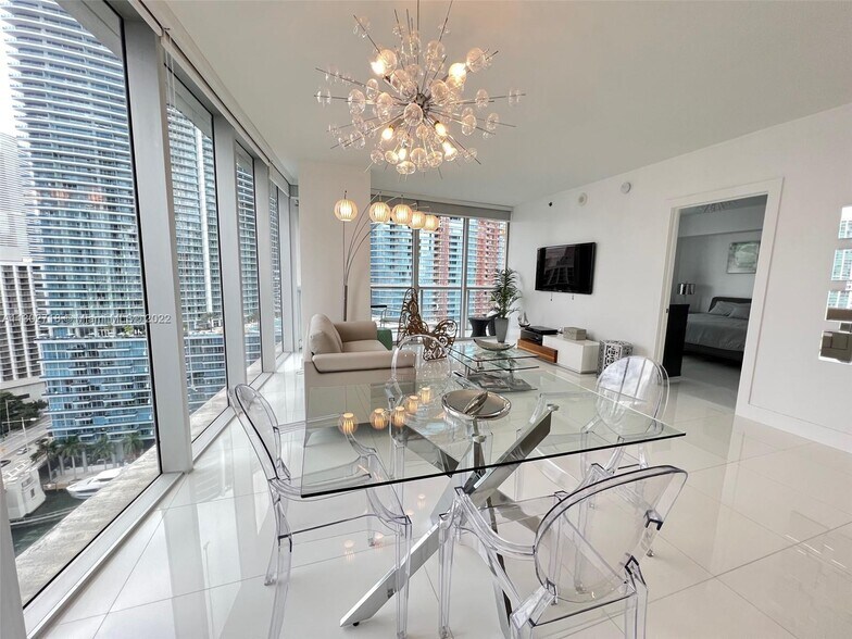 Building Photo - 475 Brickell Ave