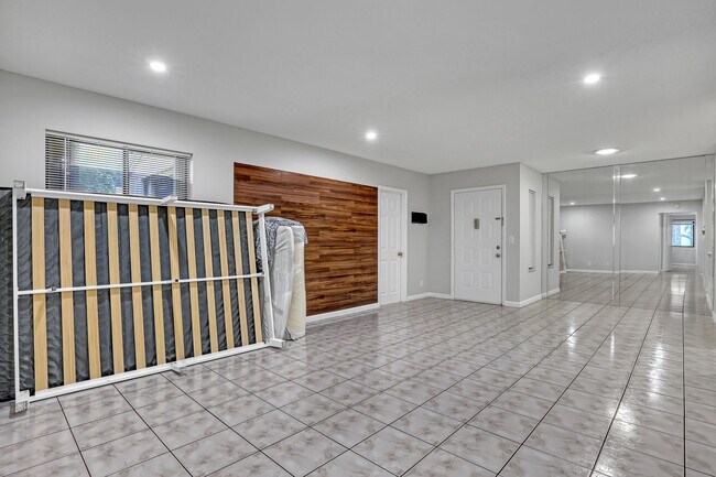 Building Photo - 522 Shady Pine Way