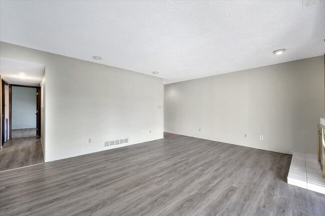 Building Photo - 2 bedroom, 2 bath condo - Available April 2026