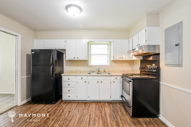 Building Photo - 2403 Yorkshire Cir SW