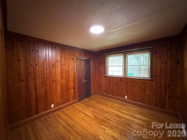 Building Photo - 2000 Weststone Dr