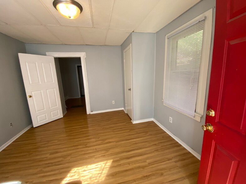 Building Photo - 1202 Park Wild Ave