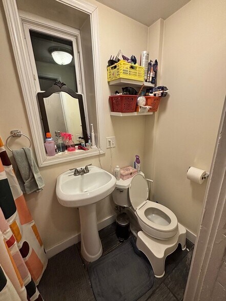 Building Photo - 55 Joy St