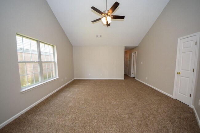 Building Photo - UPDATED and cute 2 bed 2 bath home.