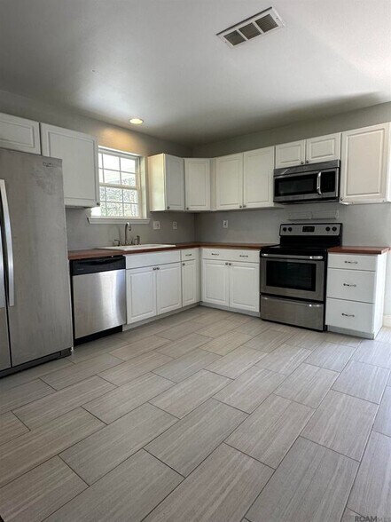 Building Photo - 376 Croydon Ave